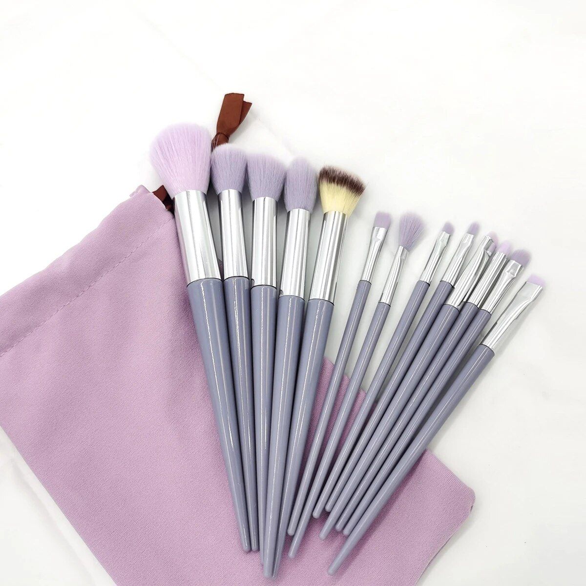 Deluxe 13-Piece Makeup Brush Set - Multi-Use Cosmetic Tools for Full Face Application
